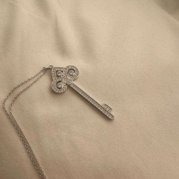 TIFFANY INSPIRED Silver Key Pendant Necklace - Picture 10 of 10